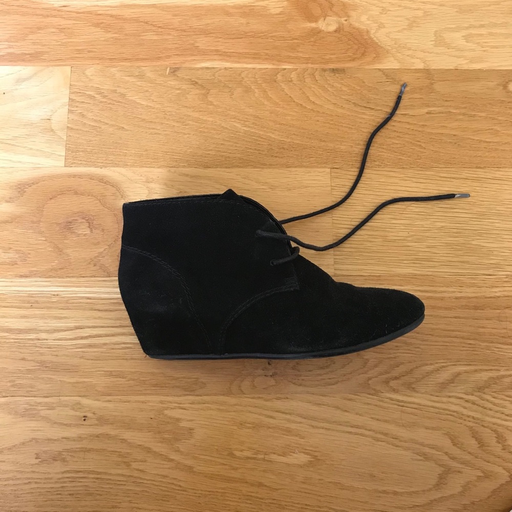 Beautiful Nine West Suede Heeled Booties
